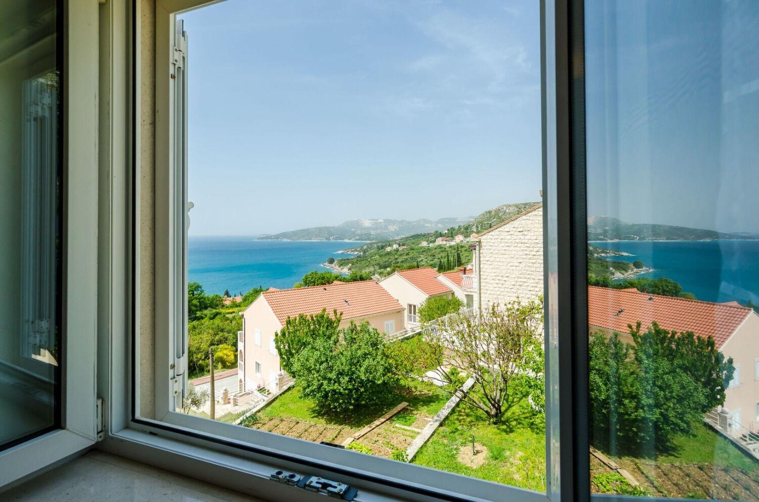 And Bouganvillea - Sea View & Garden